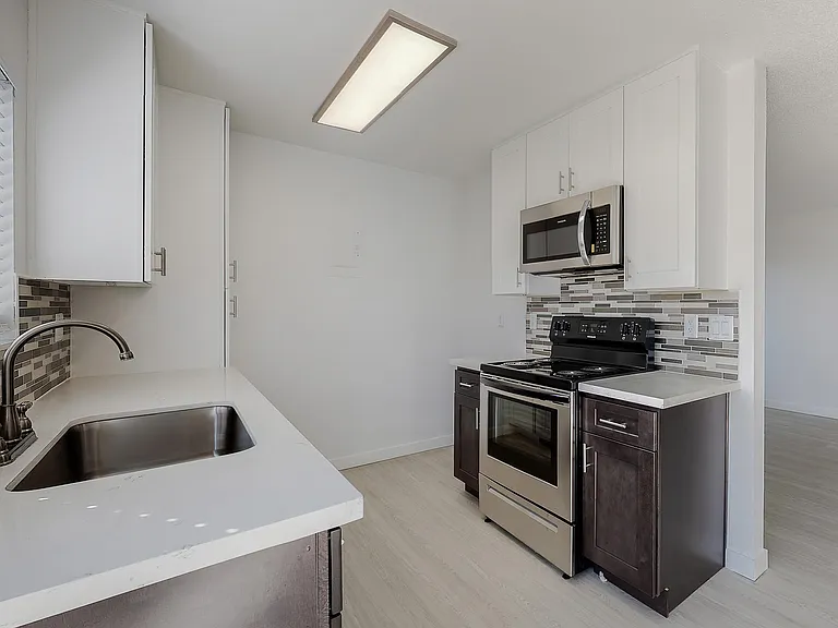 Saddleback Ranch Apartments — Photo 17