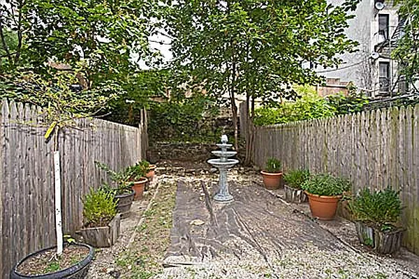 Rented by Perry Associates NYC Inc | media 2