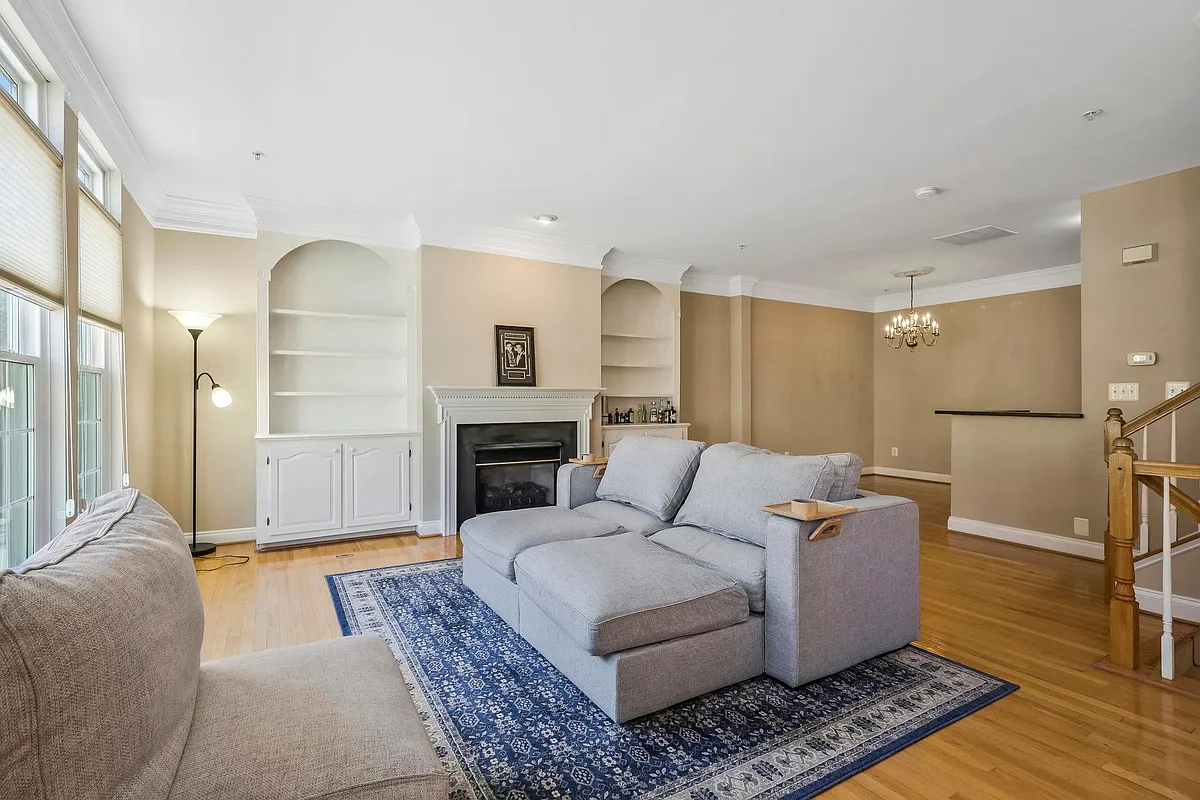 Building Photo - 5114 Vos Ln