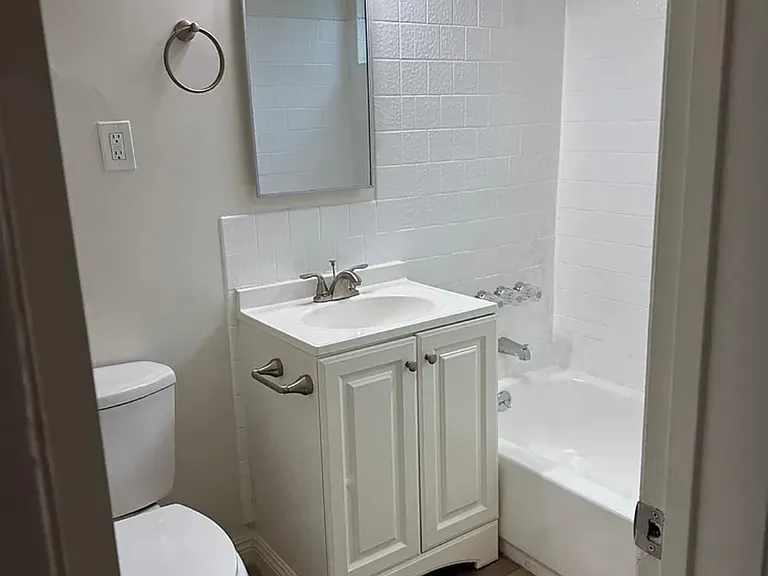 Penn Apartments — Photo 15