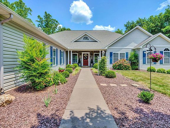 3rd image of 58 Dalton Ln