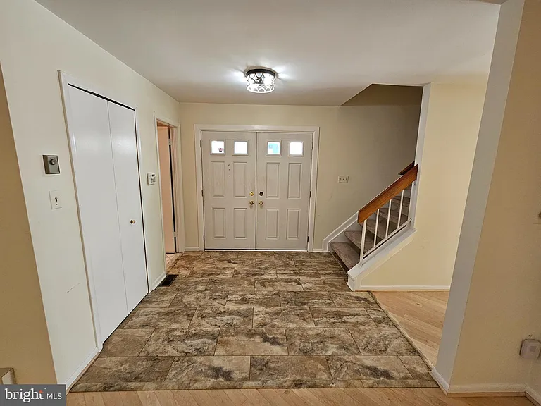 6908-10 Timberlane Rd — Photo 2