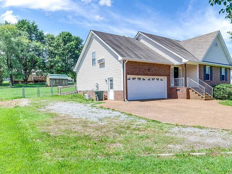 125 Grant Ct — Photo 3