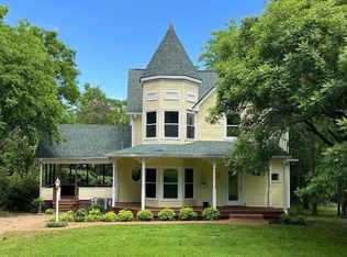 1067 Lakewood Dr, Gallatin, TN 37066