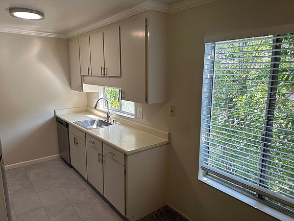 4th image of 100 Devon Ave #34