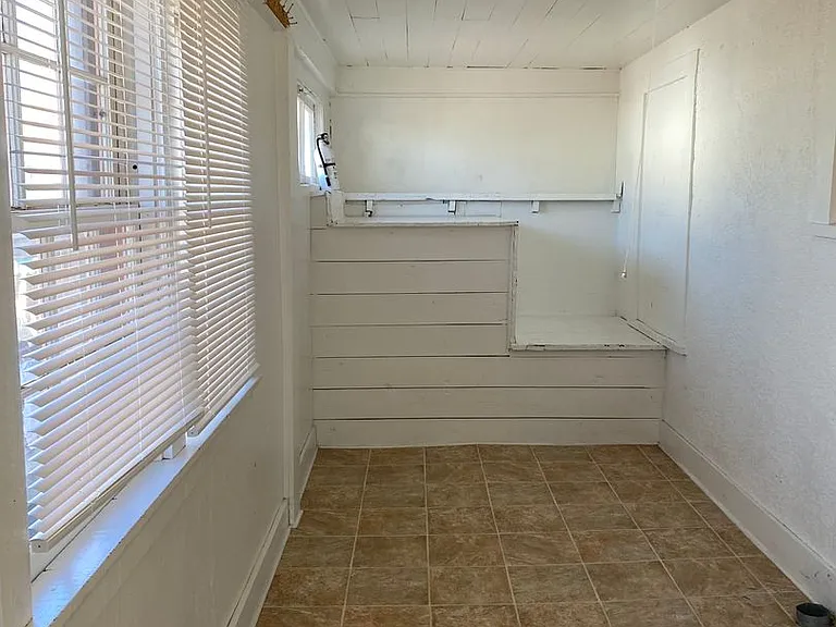27 S Elm St — Photo 11