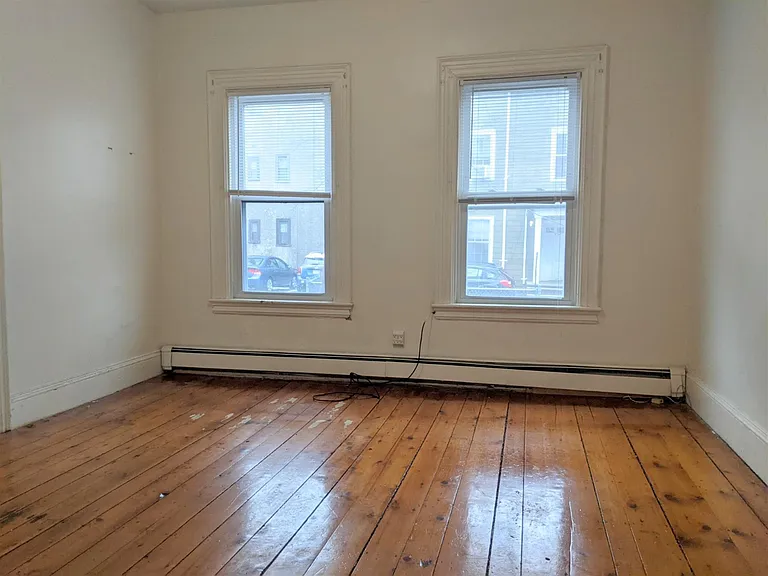 8 Evergreen Sq #3 — Photo 3