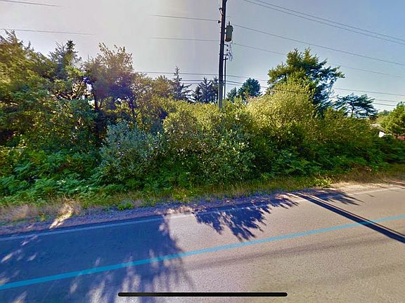 3rd image of 548 Puffin Ave NE