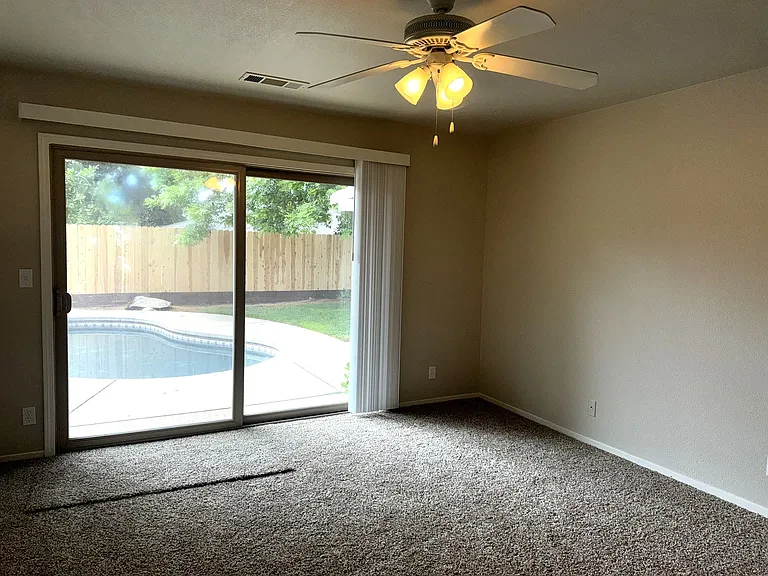 875 E Cromwell Ave — Photo 12