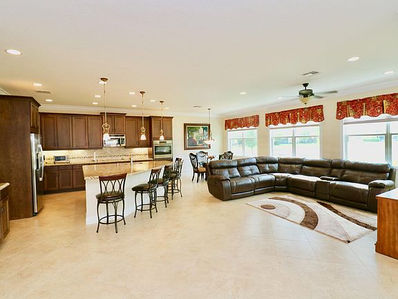 Home For Sale In Portosol