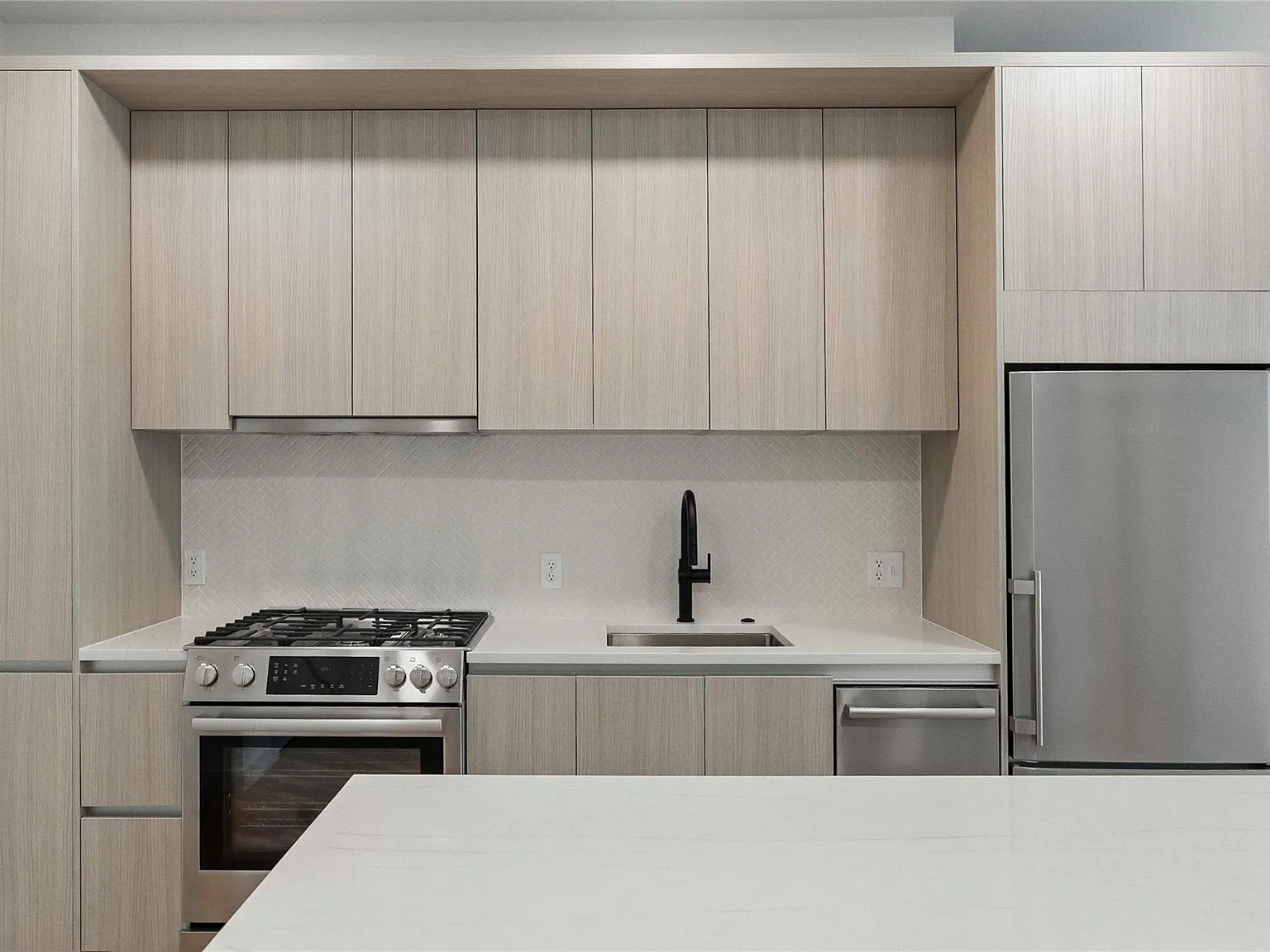 1 bed, 1.0 bath, 819 sqft, $2,895 — Photo 2