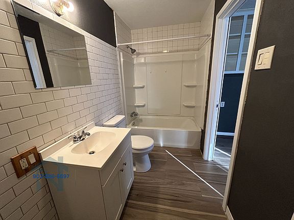 5th image of 403 W 41st St