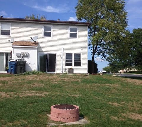 End Unit w/ Fire Pit