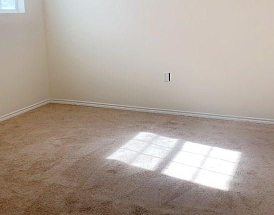4th image of 1104 N Texas St