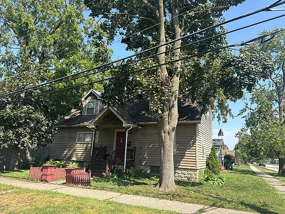 2nd image of 3404 Monroe St