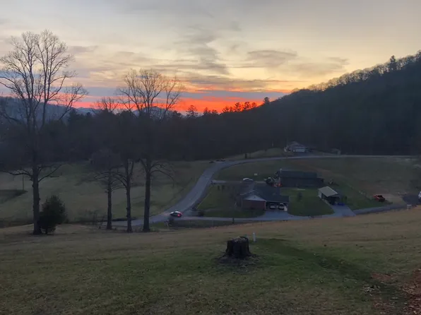 111 Sunrise Ln, Burnsville, NC 28714