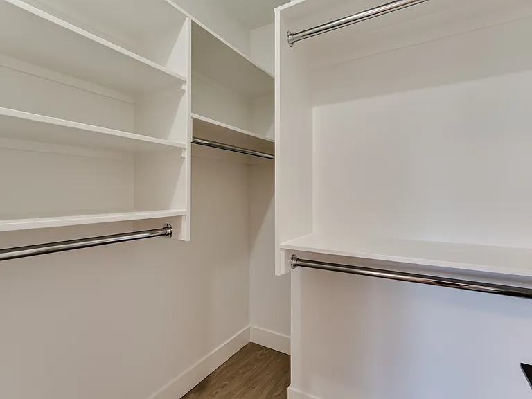 1546 Lake Dr — Photo 10