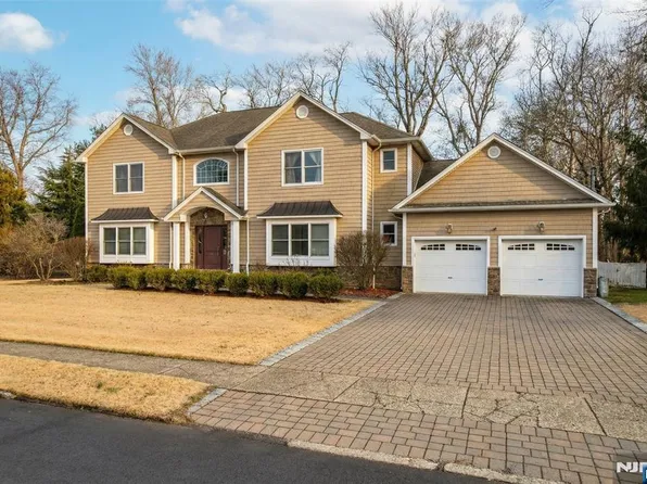 54 Charles Pl, Old Tappan, NJ 07675