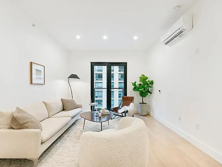 260 Gold St #713 — Photo 3