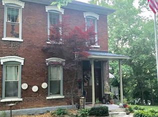 812 S 4th St, Burlington, IA 52601