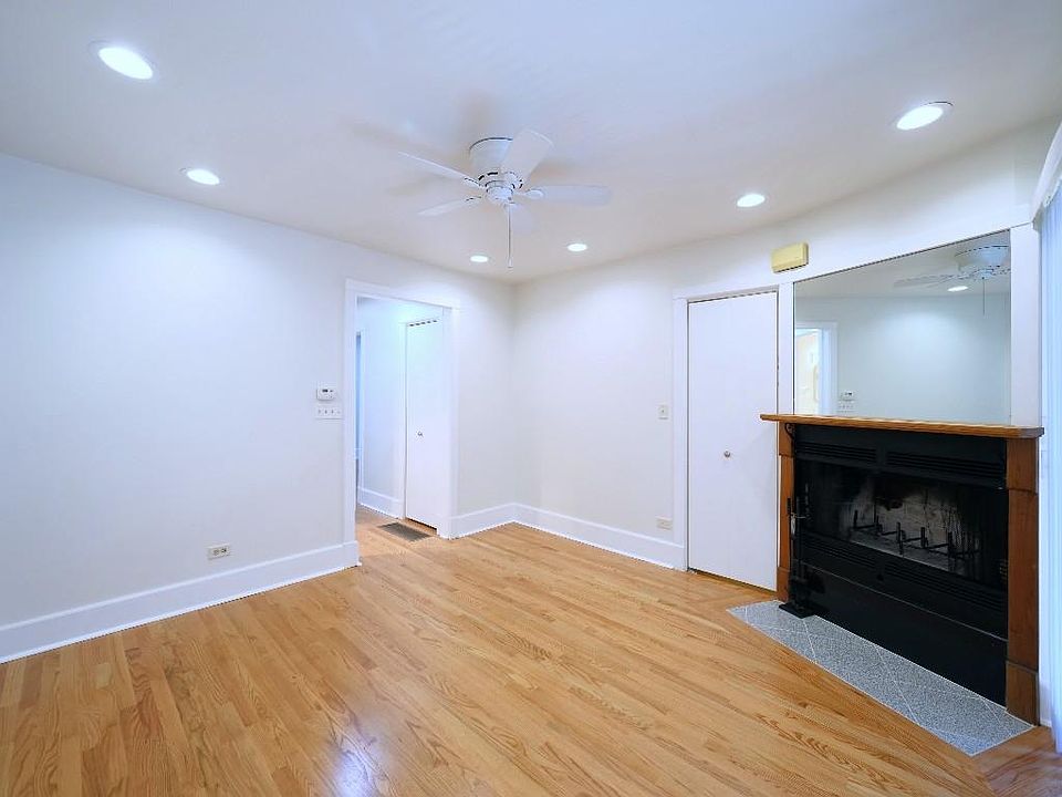 1st image of 2741 N Kenmore Ave APT 1R