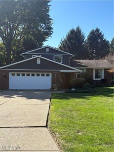 500 Heatherwood St SW, North Canton, OH, 44720