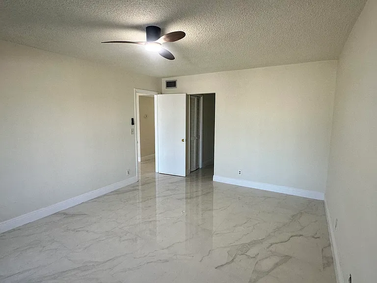 330 SE 2nd St #202G — Photo 5