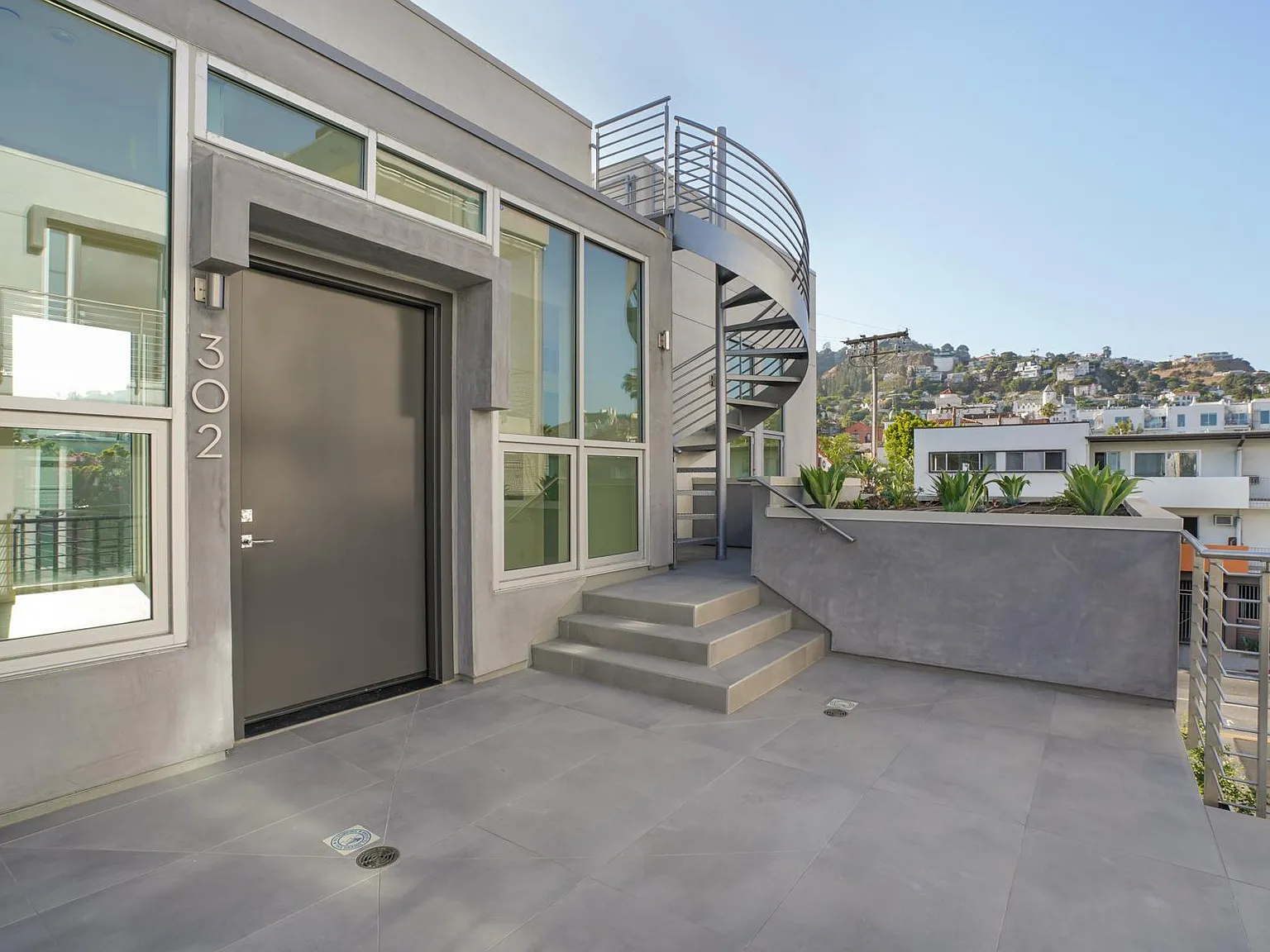 8210 W Fountain Ave — Photo 2