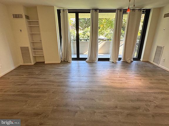 4th image of 4620 N Park Ave APT 202E