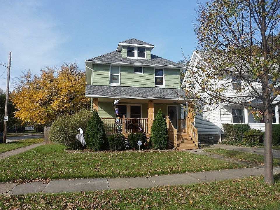 Freshly painted/new roof./new windows