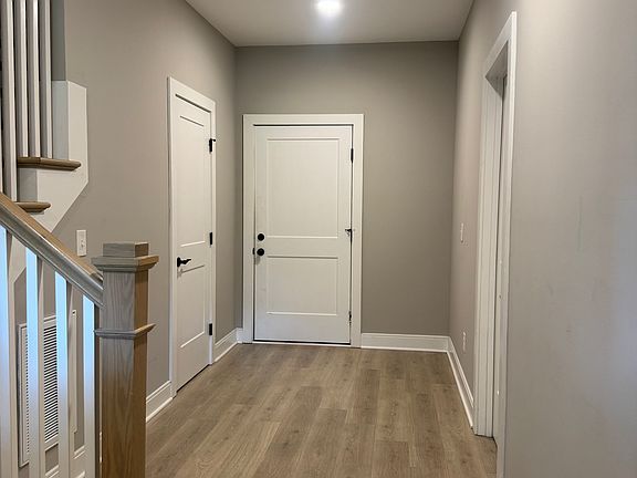 5th image of 1121 Lawrence Ave #7