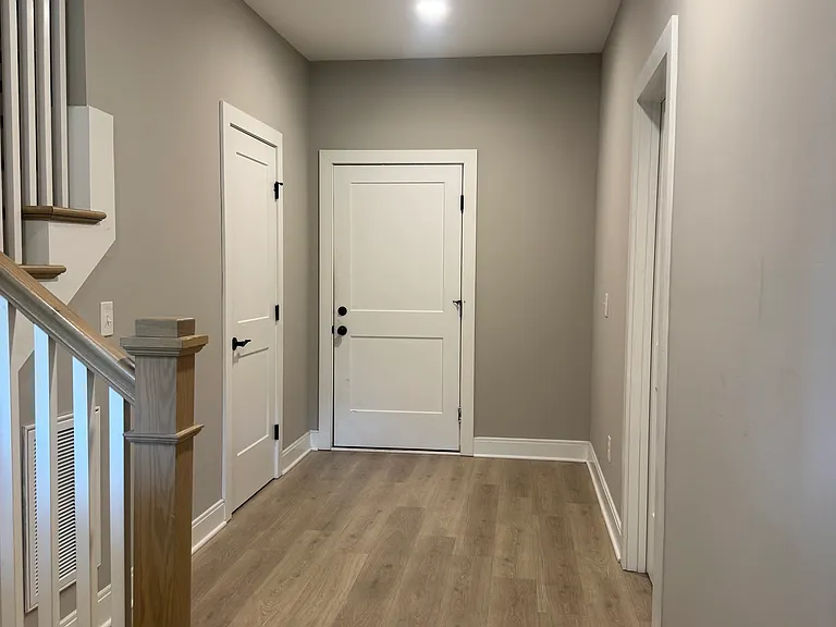 1121 Lawrence Ave #7 — Photo 5