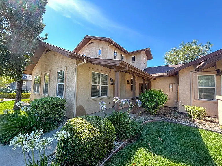 1320 Anita Ct — Photo 1