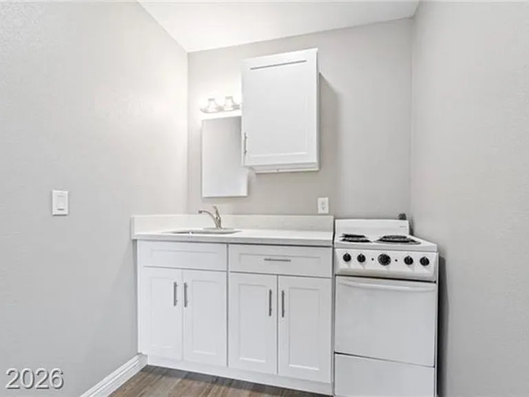 308 Eastminister Ct — Photo 8