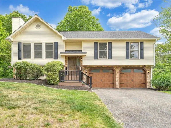 7851 Cedar Edge Rd, Roanoke, VA 24018