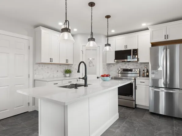 13 Estes St, Ipswich, MA 01938