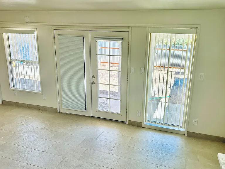 2110 N Sycamore Blvd — Photo 10