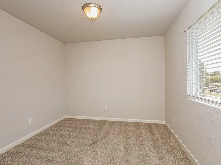613 Courtyard Pl — Photo 22