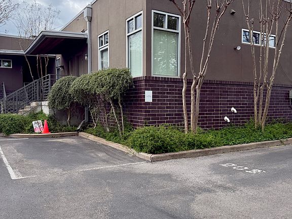 2nd image of 1898 Eastland Ave #201