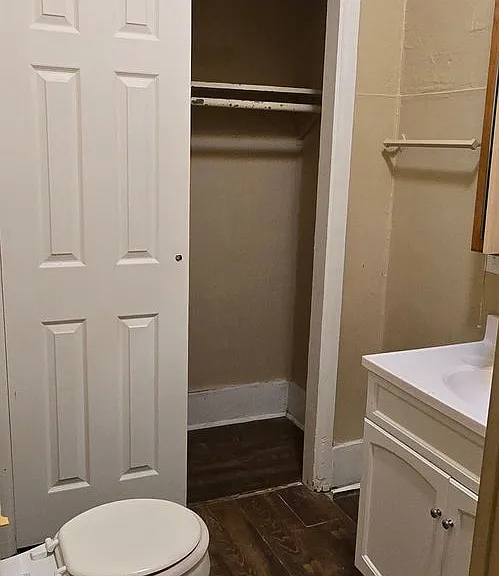 905 W Charles St #B — Photo 6