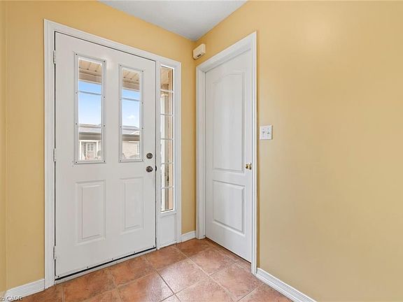 3rd image of 24 Kenyon Cres #15