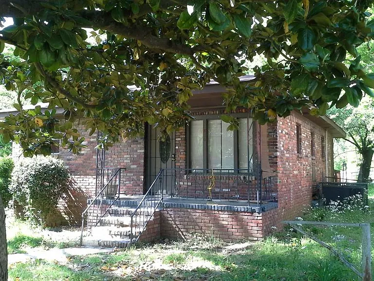 816 Northwood Dr — Photo 2
