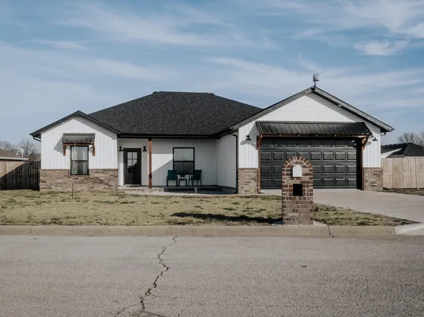 2552 Laredo Avenue, Bolivar, MO 65613