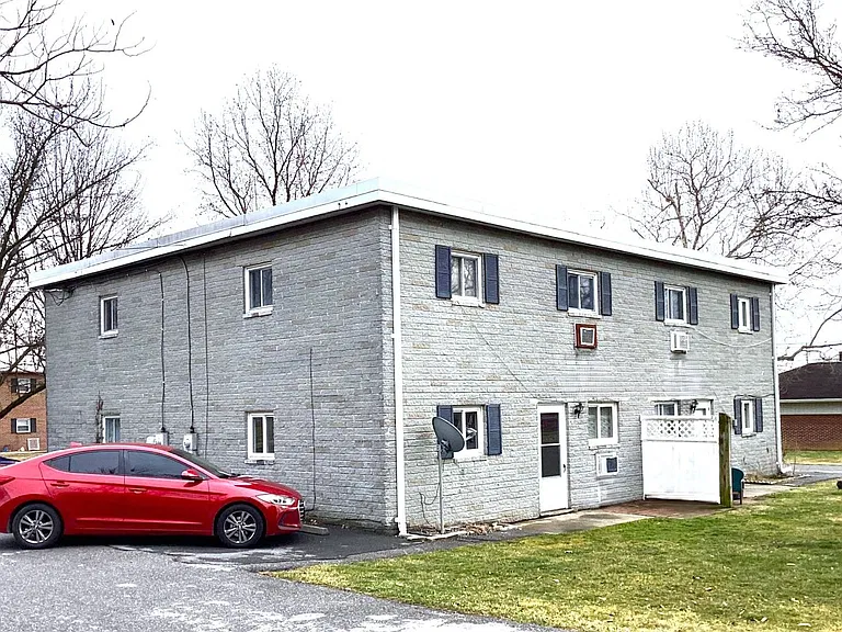 101 Sunset Ave — Photo 1