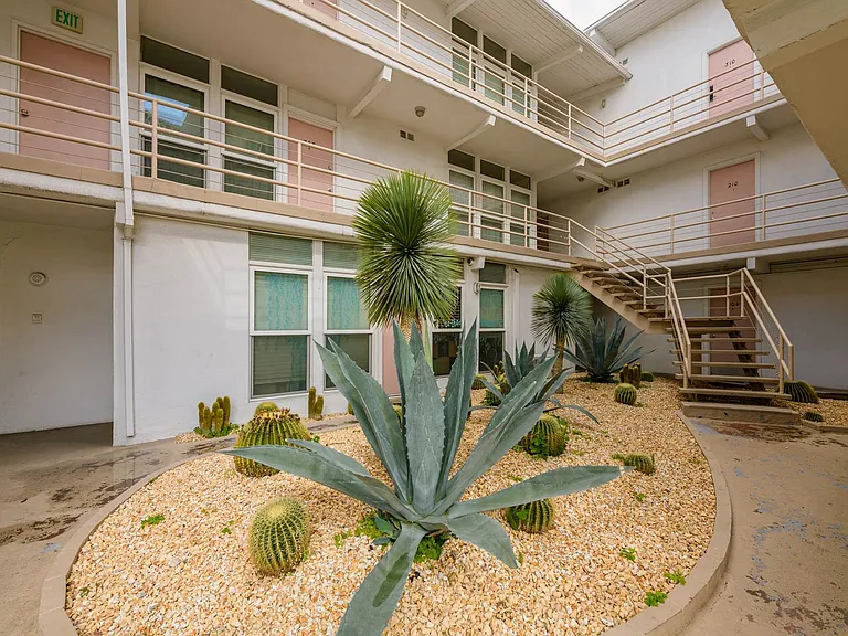 6871 Franklin Ave - Hollywood Cozmo — Photo 20