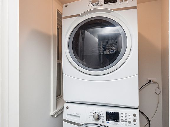 5th image of 3245 W Fullerton Ave #2