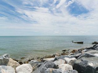 2 Lighthouse Dr, Hampton, VA 23664