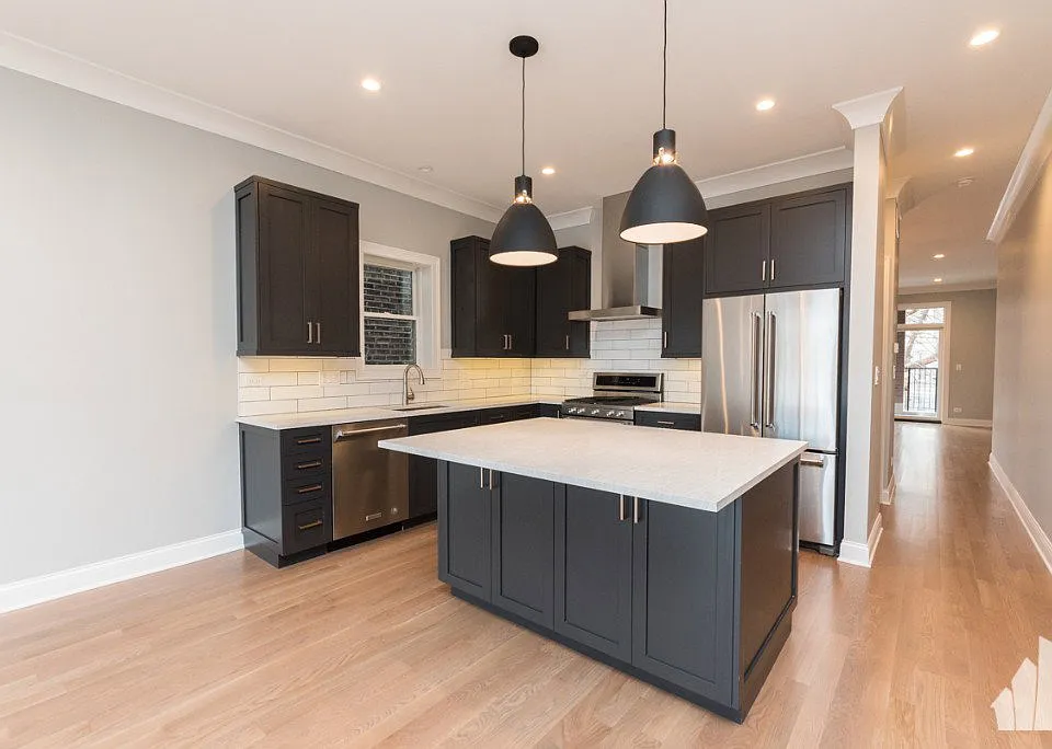 2316 N Southport Ave #3