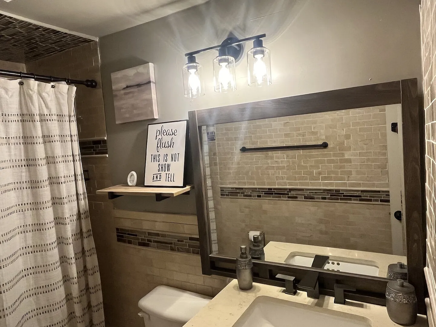 Modern Home in Quiet Neighborhood — Photo 4