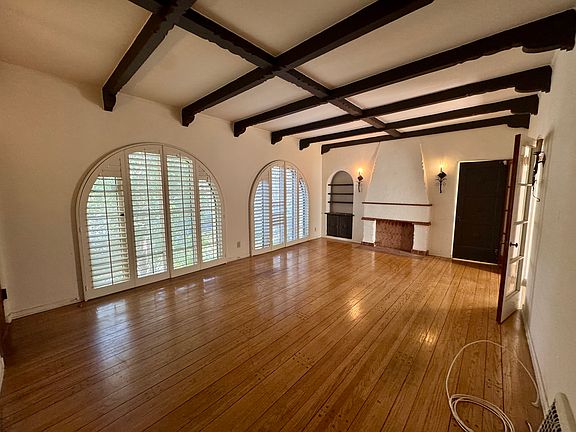 5th image of 363 N Sycamore Ave #7002